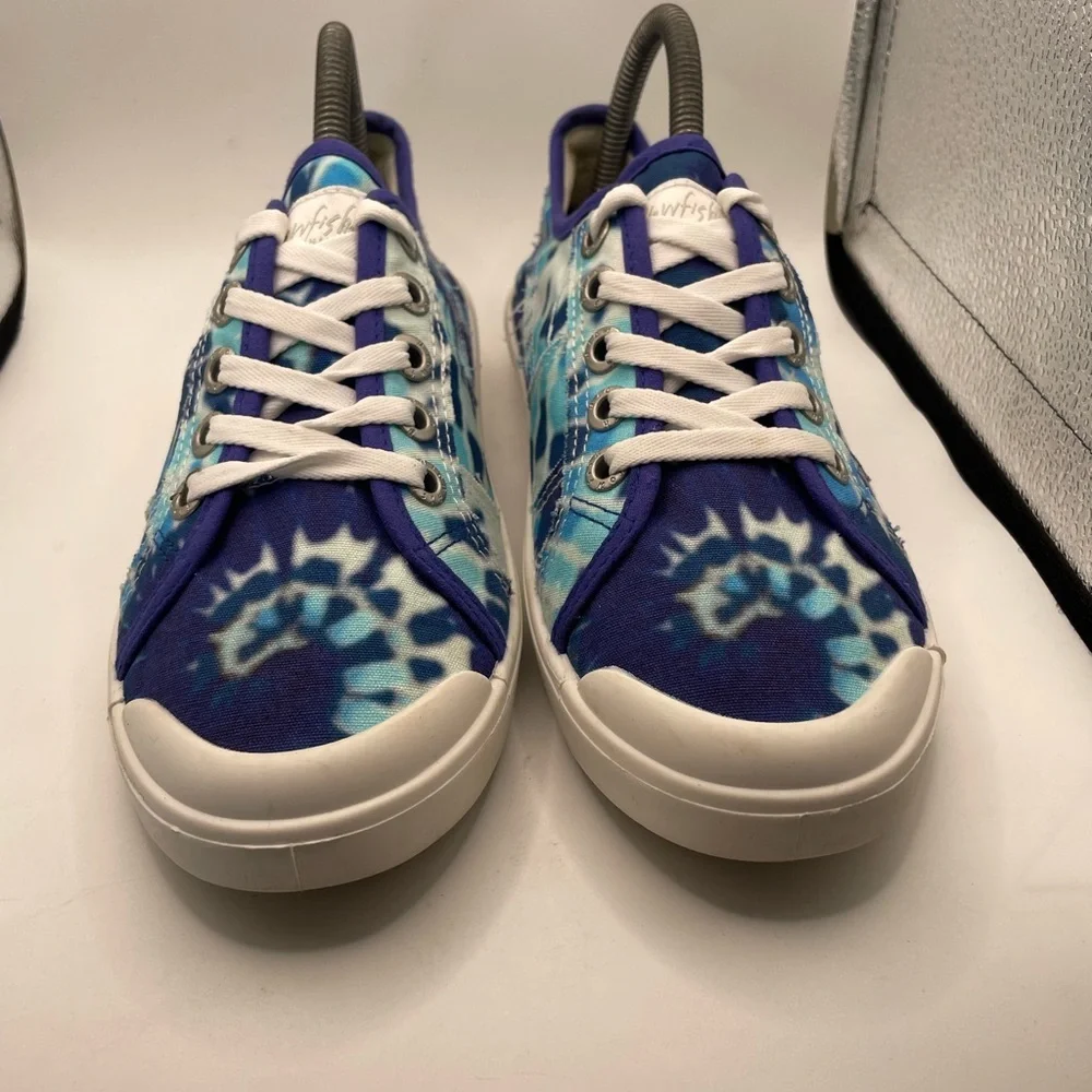Blowfish Malibu womens blue tie dye sneakers size 9
